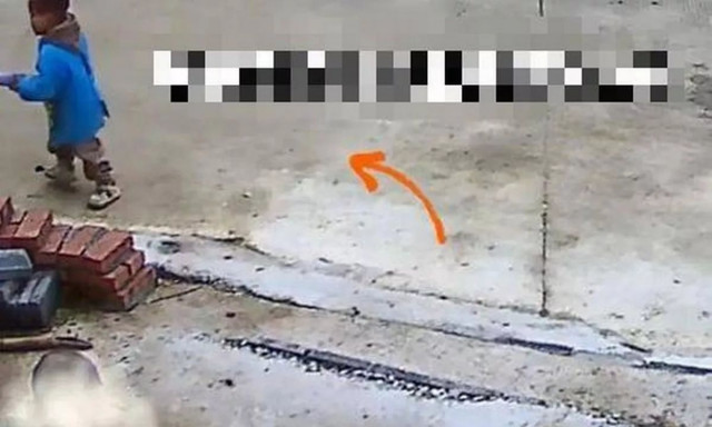 Ανείπωτη τραγωδία: Νεκρός 3χρονος - Ο παππούς που τον πρόσεχε χάζευε στο κινητό