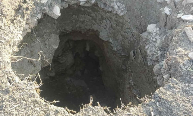 Τραβήχτηκαν τα νερά στα Παρακάρλια από τις πλημμύρες – Οι φυσικές καταβόθρες έκαναν το θαύμα τους