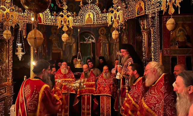 Στο Άγιο Όρος προσευχήθηκε για σεισμόπληκτους και πυρόπληκτους ο Μητροπολίτης Λαρίσης