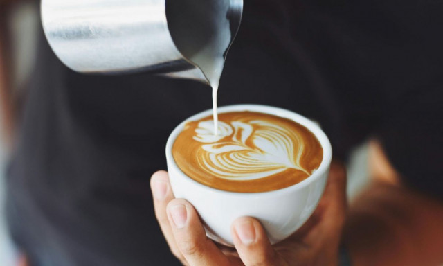Πικρός από σήμερα ο καφές - Πόσο θα κοστίζει ο εσπρέσο και ο ελληνικός μετά τις αυξήσεις