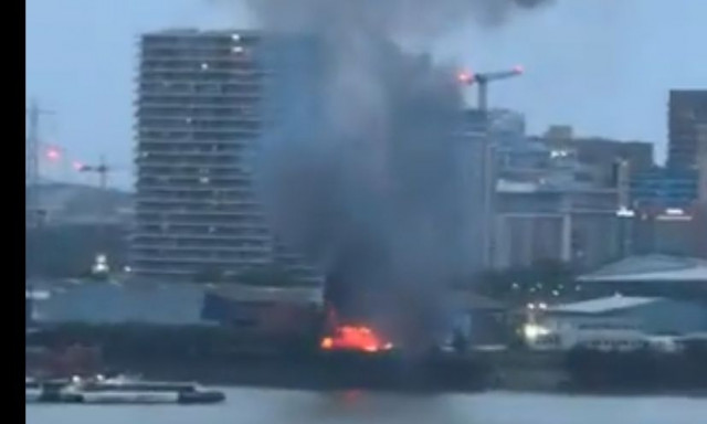 Πανικός στο Λονδίνο από μεγάλη φωτιά απέναντι από την Ο2 Αrena - Kι όμως πρόκειται... για ταινία