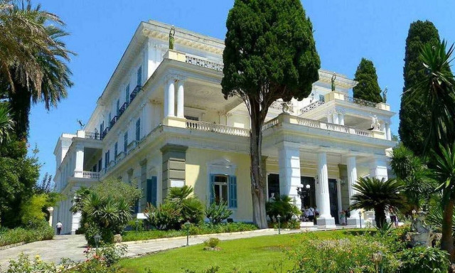 Κέρκυρα: «Το Αχίλλειο πρέπει να ολοκληρωθεί με τον καλύτερο δυνατό τρόπο», λέει η Λίνα Μενδώνη