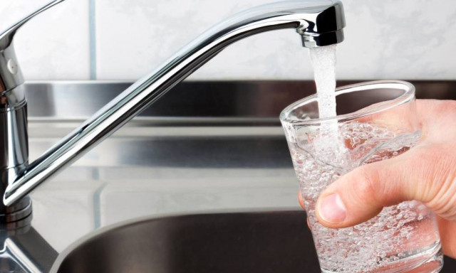 Δήμαρχος Βέλου: «Ναι, το νερό είναι ακατάλληλο αλλά δώστε μας... λίγο χρόνο»