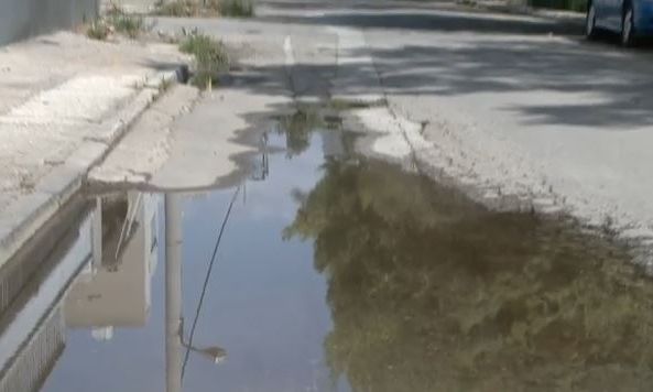 Αυτά είναι τα ακαθάριστα φρεάτια και οι κατασκευές που υπερχειλίζουν σε κάθε καταιγίδα