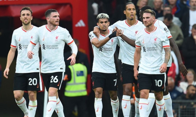 Premier League: Κάποτε ήταν ντέρμπι, τώρα η Λίβερπουλ πέρασε με τριάρα από το Μάντσεστερ