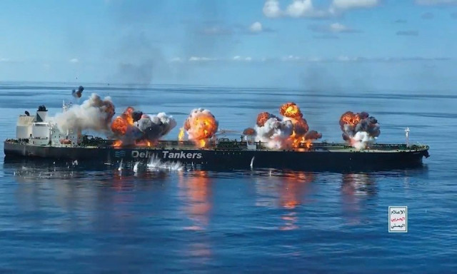 Επιχείρηση «Ασπίδες»: «Περιβαλλοντικός κίνδυνος» το δεξαμενόπλοιο «Σούνιο»