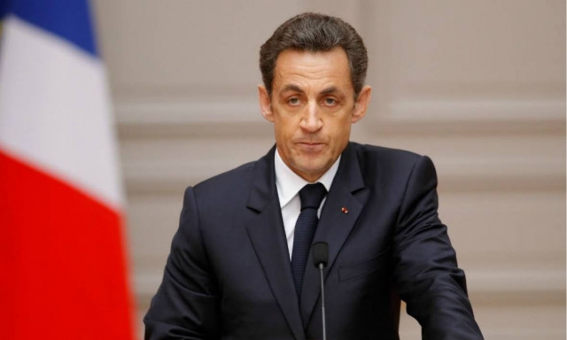 Σαρκοζί: «Η Γαλλία είναι δεξιά χώρα και πρέπει να έχει δεξιό πρωθυπουργό»