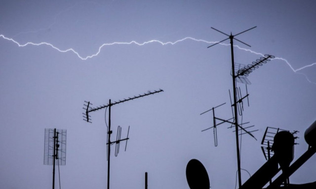 Προβλήματα και πλημμύρες άφησε πίσω της η κακοκαιρία που σάρωσε τη χώρα