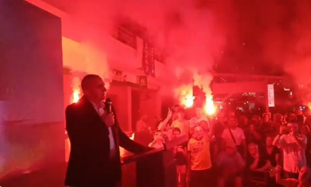 Θερμή υποδοχή στη Χειμάρρα για τον Φρέντι Μπελέρη: «Μην ακούτε αυτούς που θέλουν να κλέψουν»