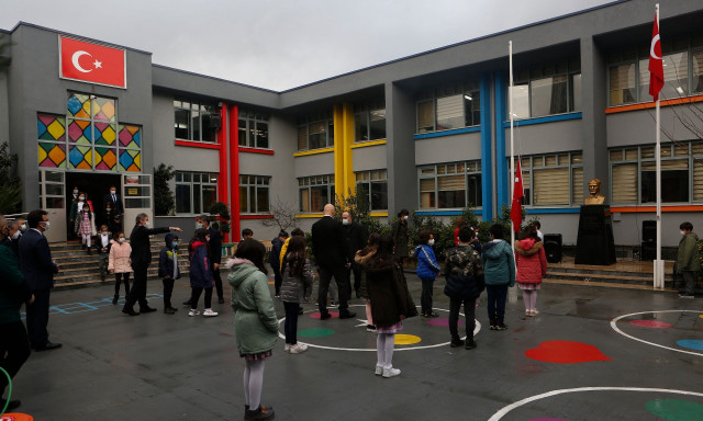 Η Άγκυρα απαγορεύει νέες εγγραφές Τούρκων μαθητών σε γαλλικά σχολεία – Τι ζητά