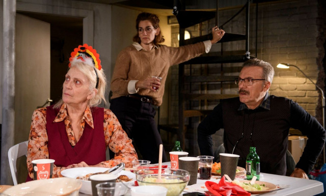 «The Humans»: Η παράσταση που σκηνοθετεί ο Κωνσταντίνος Μαρκουλάκης έρχεται για δεύτερη χρονιά