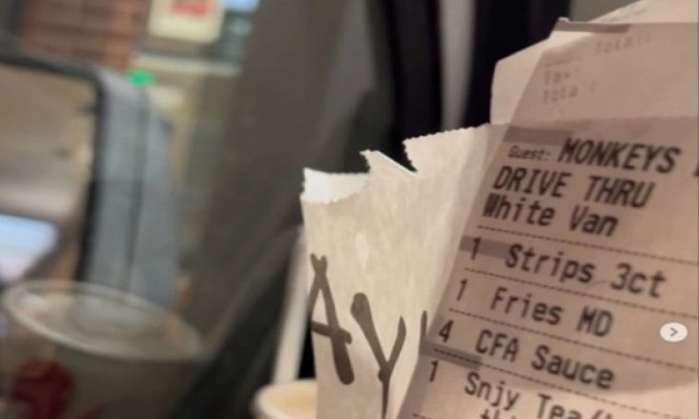 Πελάτης έπαθε σοκ όταν παρατήρησε προσεκτικά την απόδειξη της παραγγελίας του: «Είναι προσβλητικό»