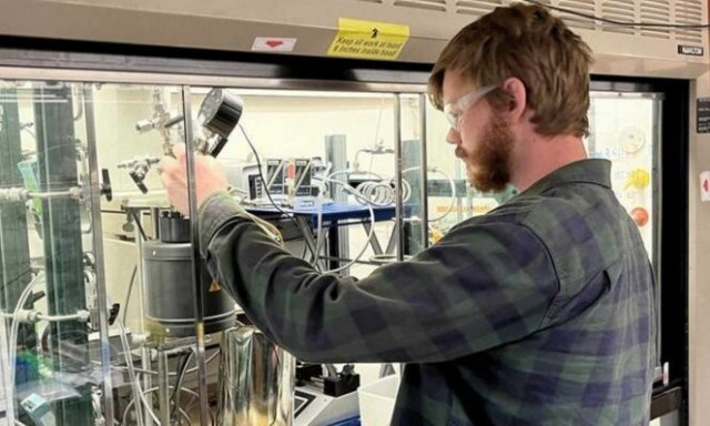 Επανάσταση στην ανακύκλωση - Νέα διαδικασία «διαλύει» πλαστικές σακούλες και μπουκάλια