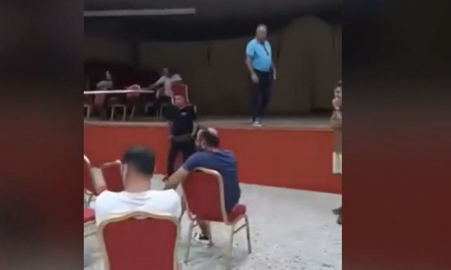 Σάλος με τον δήμαρχο Νέας Προποντίδας - Έβρισε χυδαία γυναίκα σε πανηγύρι (video)