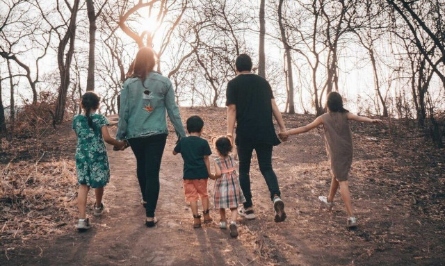 «Δεν ξέρουμε αν θα κρατήσουμε το πέμπτο παιδί - Η ακρίβεια μας έχει λυγίσει» εξομολόγηση πολύτεκνου