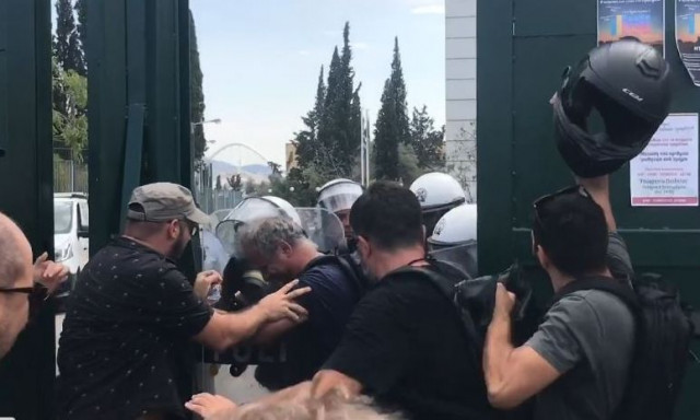 Υπουργείο Παιδείας: Χημικά και ένταση στη συγκέντρωση των εκπαιδευτικών