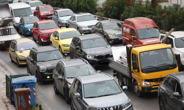 Τροχαίο στη λεωφόρο Ποσειδώνος - Με δυσκολία η κυκλοφορία των οχημάτων