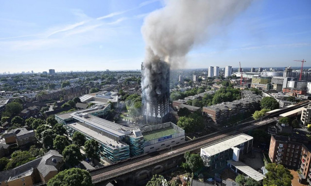Αγγλία: Η πυρκαγιά στον Πύργο Γκρένφελ που σκότωσε 72, προκλήθηκε από «αποτυχία πολλών δεκαετιών»