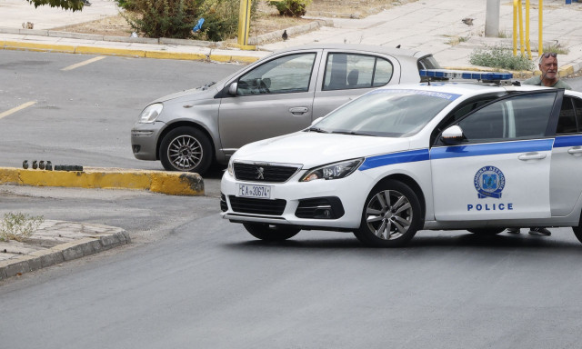 Κερατσίνι: Συνελήφθη ο άνδρας που πέταξε την τσάντα με τις χειροβομβίδες – «Τις πήρα για προστασία»