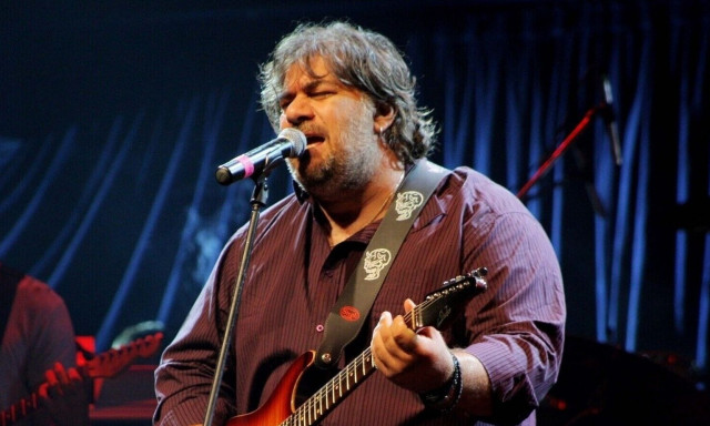 Δημήτρης Σταρόβας: Συγκίνηση με την επιστροφή του στο σανίδι μετά την περιπέτεια της υγείας του