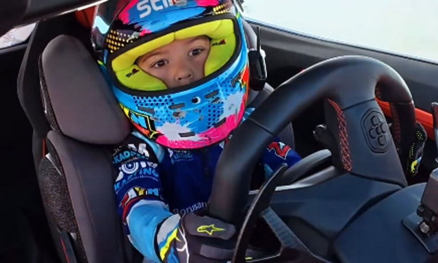 Μπόμπιρας 5 ετών από την Τουρκία οδηγεί Lamborghini Revuelto με 312 χλμ/ώρα