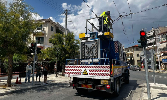 Νέα Φιλαδέλφεια: Βίντεο ντοκουμέντο - Η στιγμή που η κολώνα καταπλακώνει την 14χρονη