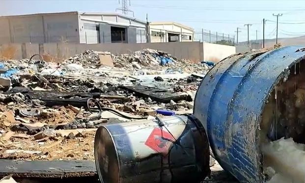 Ασπρόπυργος: Σκουπίδια, φωτιές και μπάζα δίπλα σε σχολεία – Σοκαριστικές εικόνες