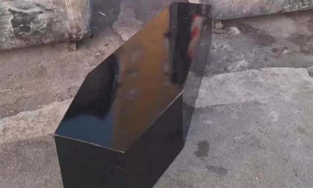 Χαμός σε κηδεία: Η νεκρή άνοιξε τα μάτια - Έτρεχαν πανικόβλητοι οι συγγενείς