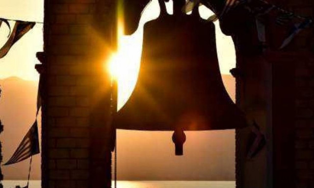 Τα ισοπεδώνουν όλα: Με απόφαση δικαστηρίου απαγορεύτηκε καμπάνα στη Σύρο - Ποιες ώρες