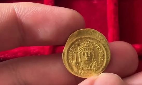 Ανακαλύφθηκαν χρυσά νομίσματα από την εποχή του αυτοκράτορα Ιουστινιανού