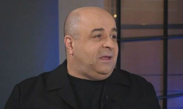 Πληρωμένη απάντηση του Μάρκου Σεφερλή: Μάθετε τη διαφορά ανάμεσα στην κοροϊδία και τη σάτιρα