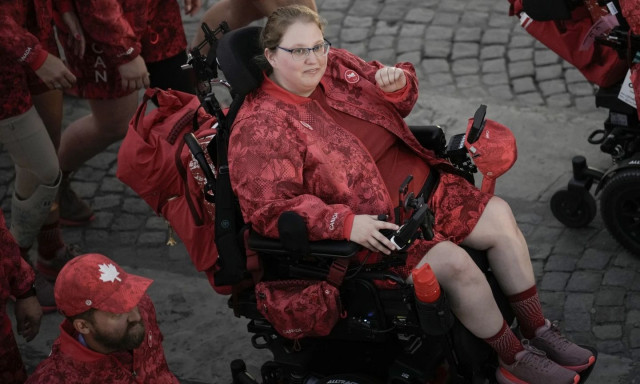 Η μόδα αγκαλιάζει σιγά σιγά τις ανάγκες των ατόμων με αναπηρία - Παραολυμπιονίκες μιλούν για αυτό