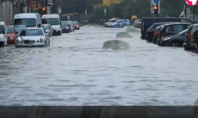 Ιταλία: Πλημμύρισαν οι δρόμοι στο Μιλάνο - Αγνοείται αγρότης στο Τορίνο