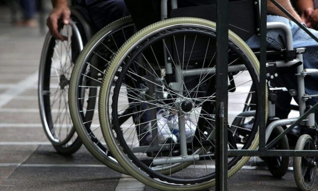 Βόλος: 38χρονη γρονθοκόπησε και έβρισε ΑΜΕΑ γιατί δεν την άφησε να τον κλέψει