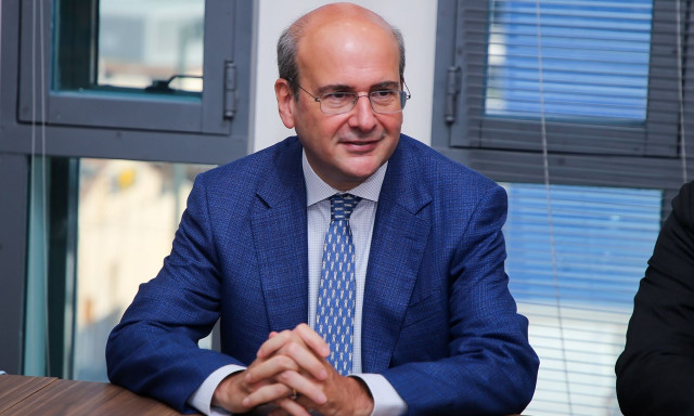 Handelsblatt: Ο Γερμανός ΥΠΟΙΚ ενδέχεται να ζηλεύει τον Χατζηδάκη για τα μέτρα κατά της φοροδιαφυγής