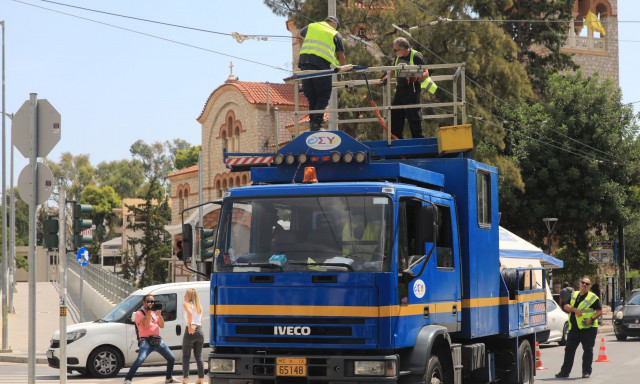 Ξέσπασε ο πατέρας της 14χρονης που τραυματίστηκε από την κολώνα - Τι είπε και για τη δομή φιλοξενίας