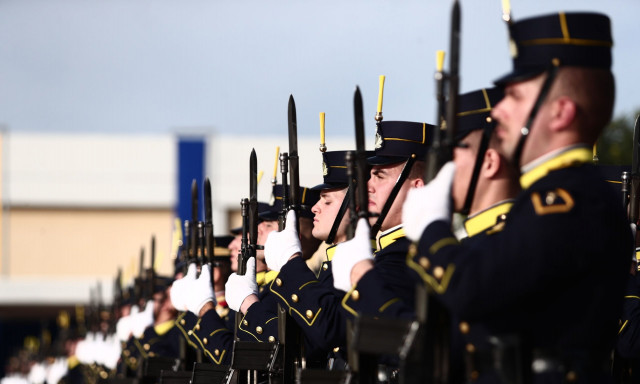 Στρατιωτικές σχολές: Μισθό 600 ευρώ και πρόσβαση από όλα τα πεδία – Τι εξετάζει το υπουργείο Άμυνας