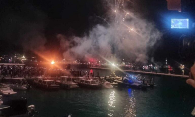 Σπέτσες: Το εντυπωσιακό «κάψιμο της Αρμάτας»