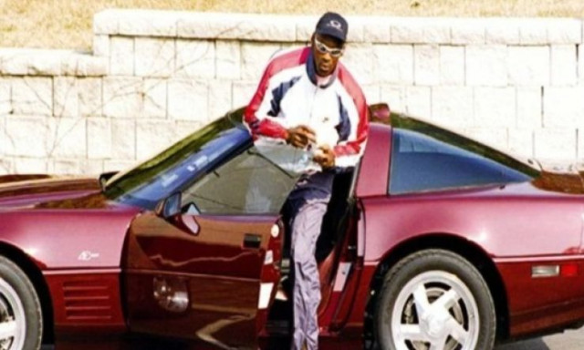 Ο Μάικλ Τζόρνταν πουλάει σπάνιο αυτοκίνητο από τη συλλογή του: Έχουν κατασκευαστεί μόλις 150 οχήματα