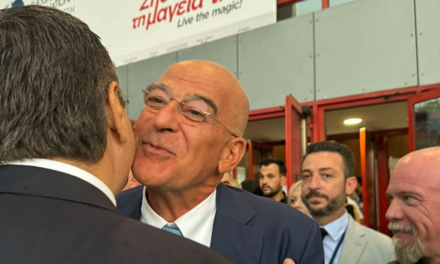 ΔΕΘ 2024: Θερμός εναγκαλισμός Δένδια – Τζιτζικώστα