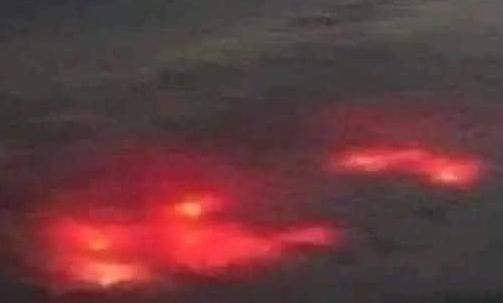 Ανεξήγητα κόκκινα νέφη πάνω από τον Ατλαντικό