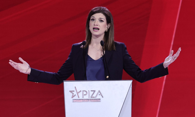 ΣΥΡΙΖΑ – Νοτοπούλου: «Σταμάτα να κρύβεσαι, Στέφανε – Να δώσουμε τον λόγο στα μέλη μας»