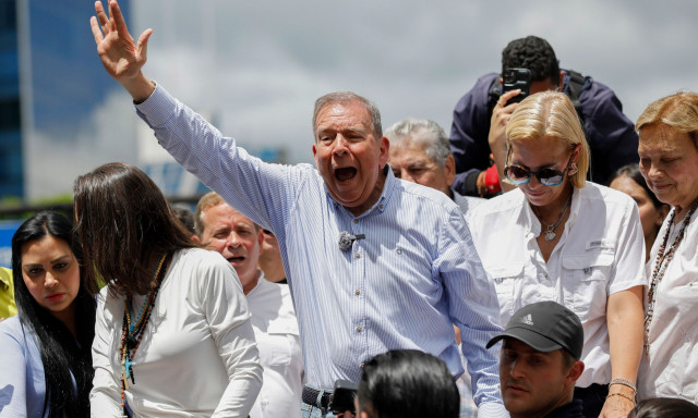 Εγκατέλειψε την Βενεζουέλα ο πρώην υποψήφιος της αντιπολίτευσης!