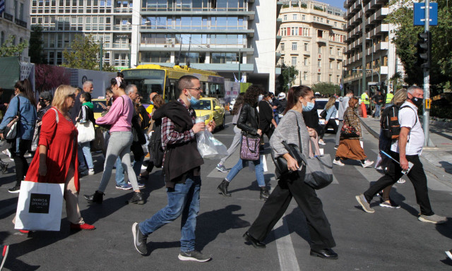 Αλλαγές στα επιδόματα με προπληρωμένη κάρτα: Τι αλλάζει σε αναλήψεις, πληρωμές και προθεσμίες