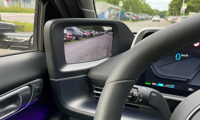 Ψηφιακοί καθρέπτες: Βοηθούν αλλά έχουν σημαντικά μειονεκτήματα