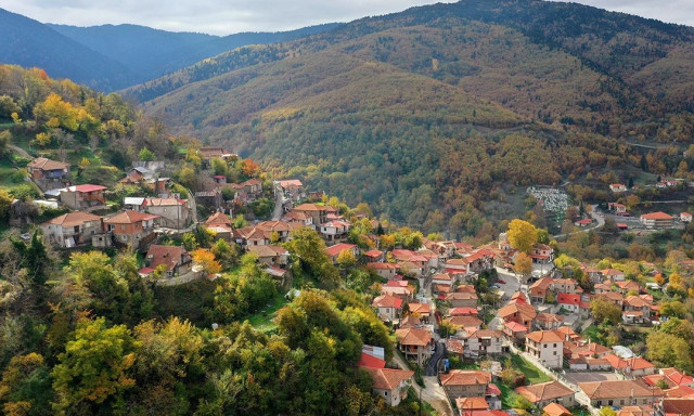 Ευρυτανία: Ο παπάς και η δασκάλα που έδωσαν ζωή στο χωριό Φουρνά μιλούν στο Newsbomb.gr