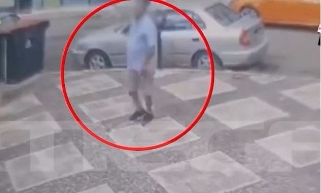 Περιστέρι: Καρέ-καρέ η επίθεση 73χρονου με μαχαίρι σε συγγενή του