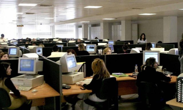 Τριπλές αυξήσεις στους μισθούς για 650.000 δημοσίους υπαλλήλους