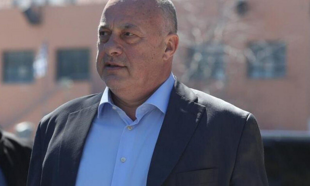 Ανθοδέσμη στους μαθητές πέταξε ο Αχιλλέας Μπέος