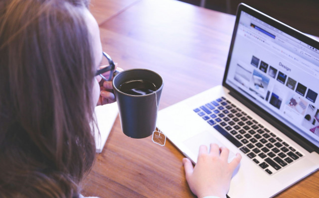 Σύνταξη από 58,5 ετών για μητέρες: Οι ρυθμίσεις και τα ποσά